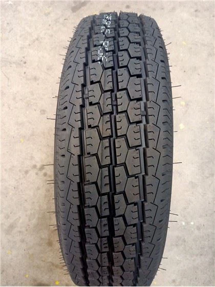 Komerciālā vissezonas riepa 195r14lt 15lt